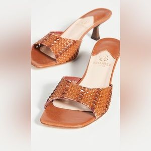 BROTHER VELLIES “TUESDAY” MULE SIZE 7